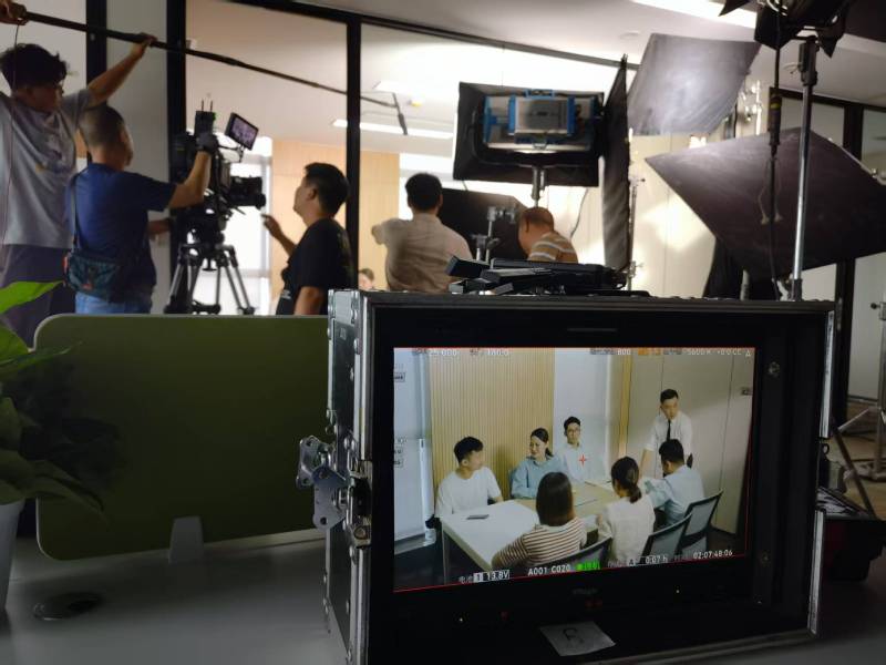 港南区TVC拍摄公司：科技产品视觉化大师，诠释未来感与功能美学